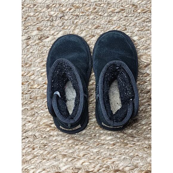 UGG Jona Boot Girls Size 10 Ankle Boots Black Winter Suede Solid - Picture 9 of 12